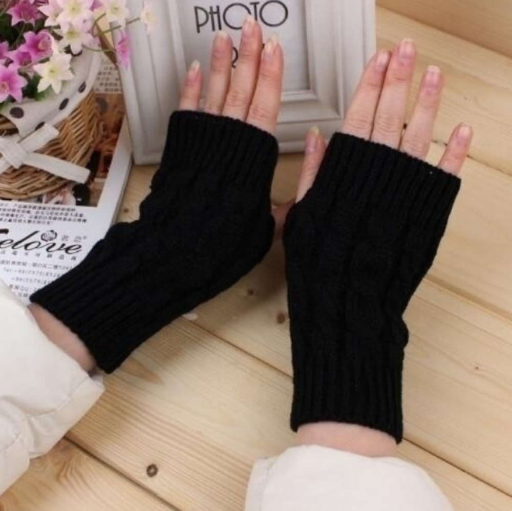 Arm warmer and fingerless gloves.